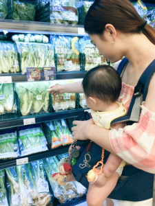 單親媽媽小C到全聯採買日常用品