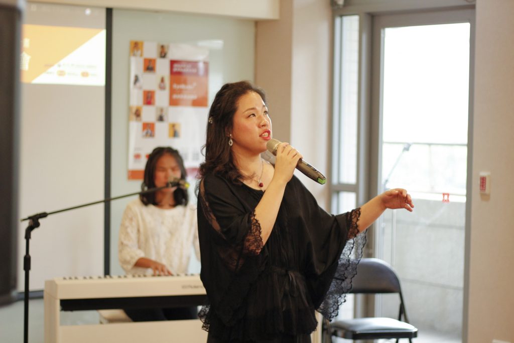 圖二：視障音樂人詞曲創作發表-給青春的華爾滋(演唱：江尉綺、鍾方晨，作詞作曲：江尉綺，編曲：鍾方晨)